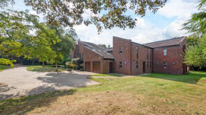 Court Leys, Kissing Tree Way, Alveston, Stratford-upon-avon CV37 7QT