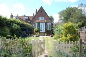 Becket House, The Street, Robertsbridge TN32 5HH
