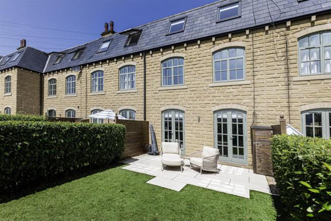 The Courtyard, Ashgrove House - Bramleys Estate Ag