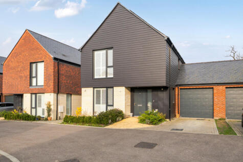 Buckthorn Grove, Cranleigh, GU6