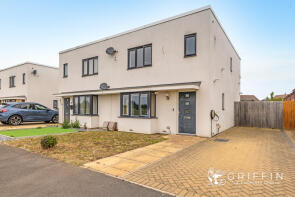 58, Shearwater Avenue, Tilbury RM18 8DQ