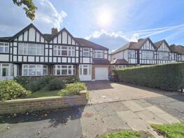 30, Furham Feild, Hatch End HA5 4DZ