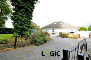 White Bungalow, Ackton Lane, Featherstone, Pontefract WF7 6HP