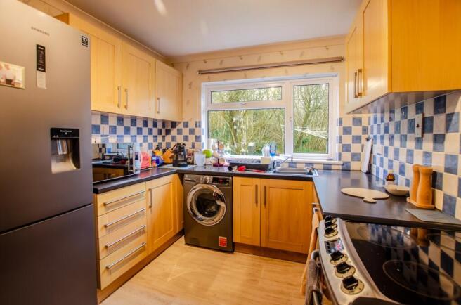 34 Tredanek Close TPS Cornwall 01208 74182-5