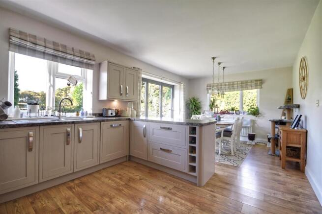Kitchen / dining room