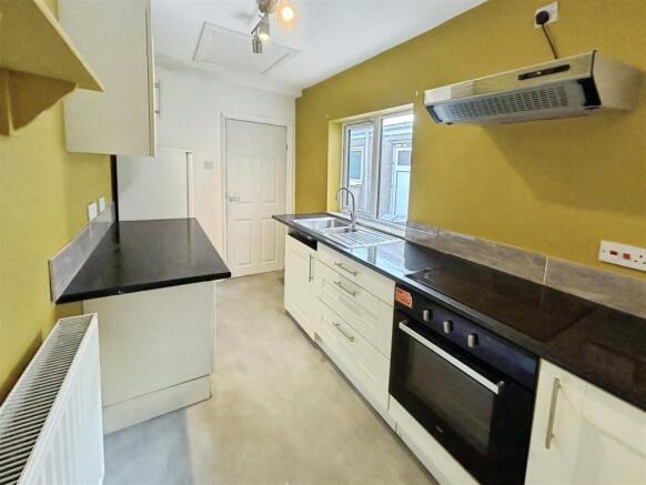 f30773fd-kitchen1.jpg