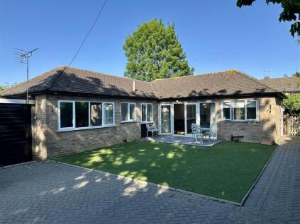 Flamstead End Road, Cheshunt, EN8