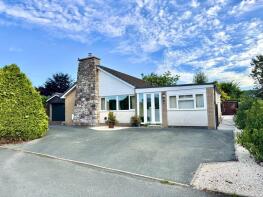 1, Raylaw Avenue, Guilsfield, Welshpool SY21 9LY