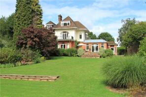 Wadlington, Surrey Road, Lickfold, Petworth GU28 9DT