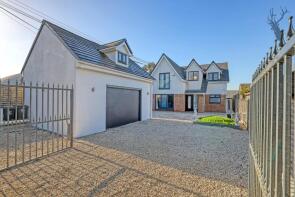 1, Curtis Mill Lane, Stapleford Abbotts, Romford RM4 1HS