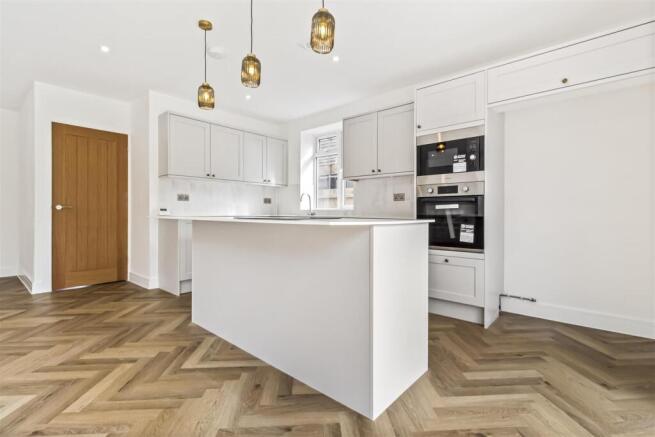 32 Sunningdale Road-002.JPG