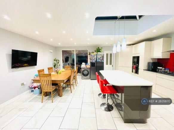 Open Kitchen/Dining 6.0x6.0m (19'7"X19'7")