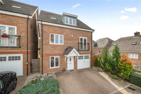 Brookwood Farm Drive, Knaphill, Woking, Surrey, GU21