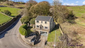 The Gate House, Moor End Road, Halifax HX2 0TX