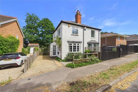 MacDonald Road, Lightwater, Surrey, GU18
