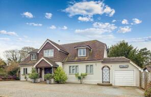 River Glade, Somerswey, Guildford GU4 8EQ