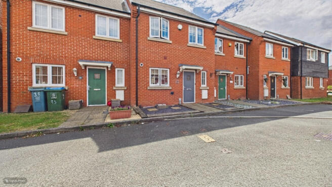 CAM04968G0-PR0146-STILL017-001