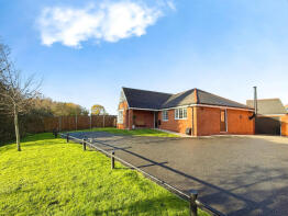 33, Barry Close, Leicester LE9 2DW