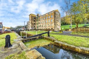 27, Burdett Court, Navigation Rise, Milnsbridge, Huddersfield HD3 4GZ