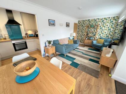 Waverley Road, New Milton, Hampshire. BH25 6PQ
