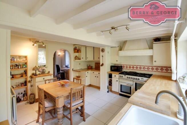 KITCHEN /BREAKFAST