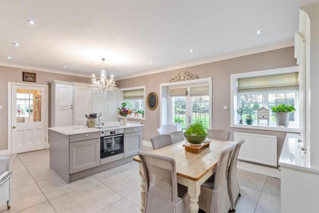 8670694-interior06.jpg
