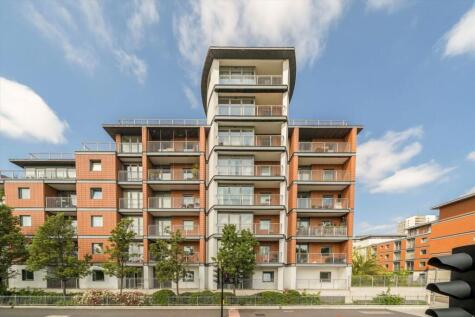 Holland Gardens, Brentford