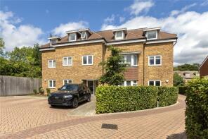 Flat 3, 3 Onslow House, Onslow Place, Bisley, Woking GU24 9GF