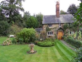 5 Tanglewood Cottage, The Walk, Oxted RH8 9NY
