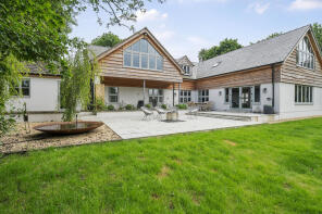 Herons Way, East Chisenbury SN9 6AQ