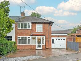 8, Lyndon Grove, Kingswinford DY6 0NW