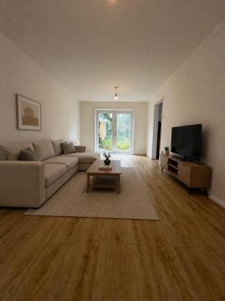 3 bed semi-detached house to rent Middlesex Road,