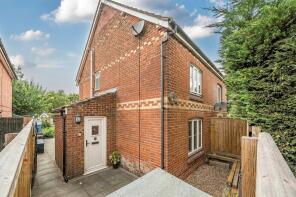 82 The Cottage, Main Road, Winchester SO21 1TD