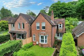 2 Little Whispers, Linchmere Road, Hammer, Haslemere GU27 3QF