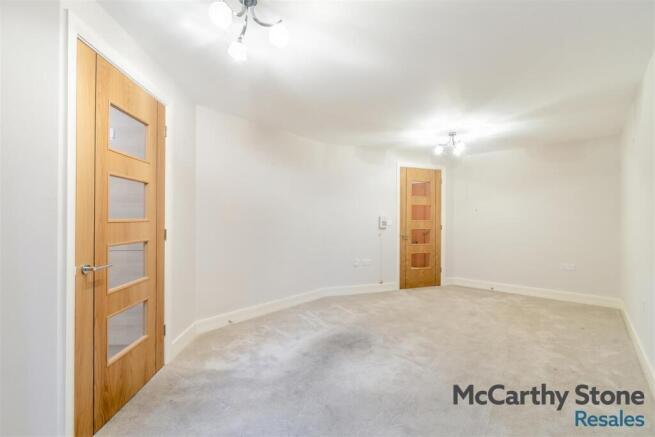 8676949-interior13.jpg