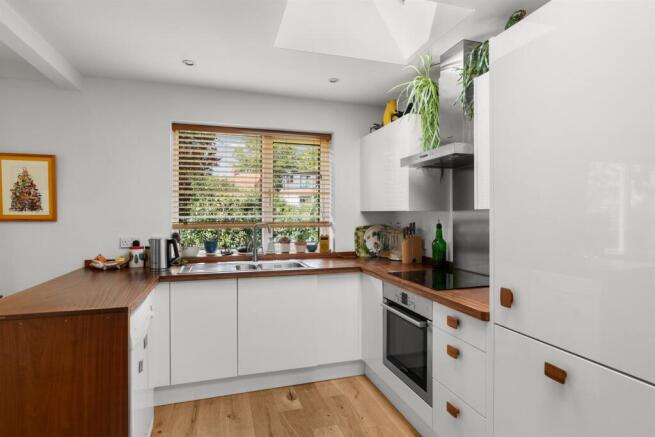 2a-MeadowRiseClose-034.jpg