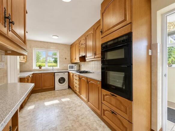 Kitchen1.jpg