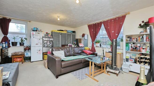 2-Bed At Caddow Road