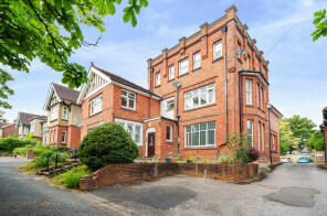Flat 2, 2 Brooklands, Brook Street, Tonbridge TN9 2PJ