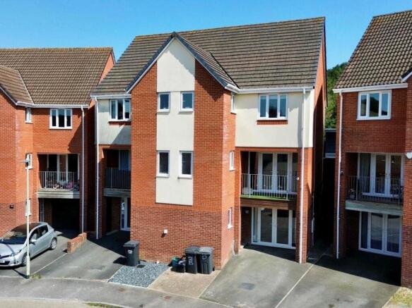 4 bedroom Large House