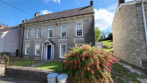 Vale View, High Street, Llansteffan, Carmarthen SA33 5JH