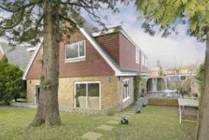 Calamare, Holly Close, St Johns, Woking GU21 7QZ