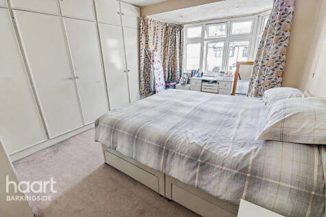 Oakleafe Gardens, Barkingside