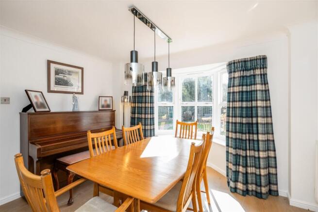 3 Nesfield Grove_6.jpg