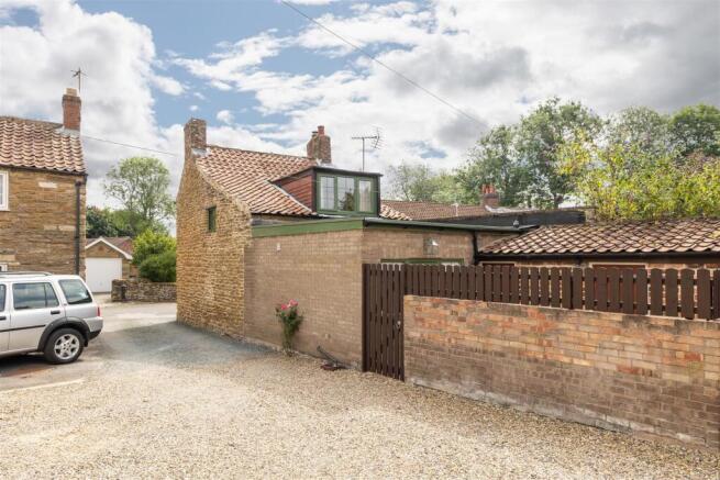 Garth Cottages 1 External-3.jpg
