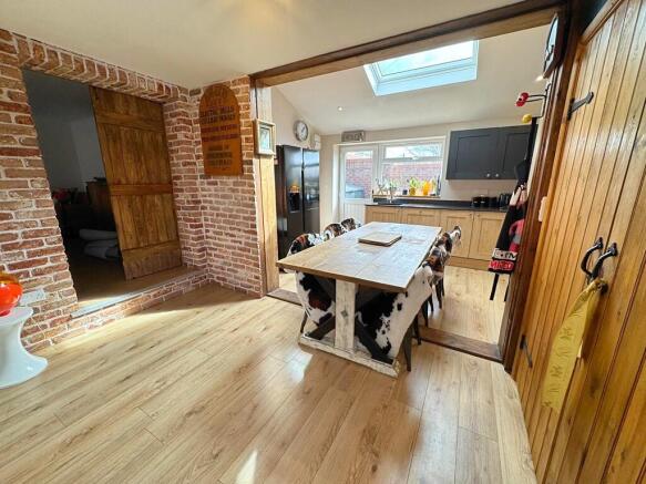 Dining Kitchen to...