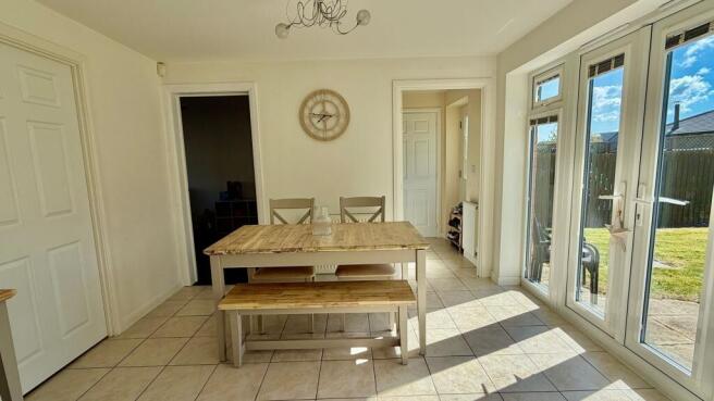 KITCHEN DINER