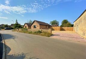 1, Corby Road, Grantham NG33 4DU