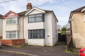 11, Roberts Road, Southampton SO40 9EJ