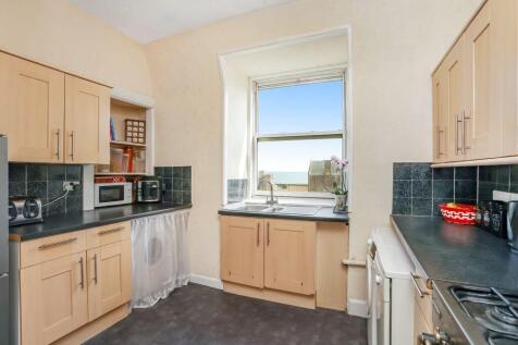 8/8 Mentone Avenue, Portobello, Edinburgh, EH15 1HZ